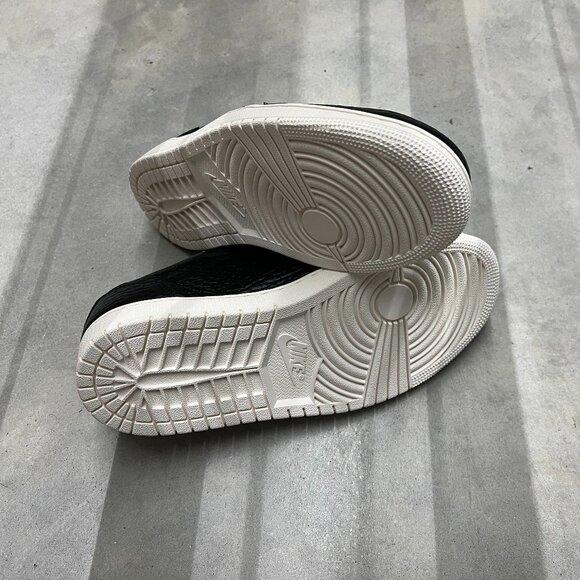 Nike Air Jordan 1 Retro Low Men's Swooshless Black 848775 005 - New - Picture 6 of 7